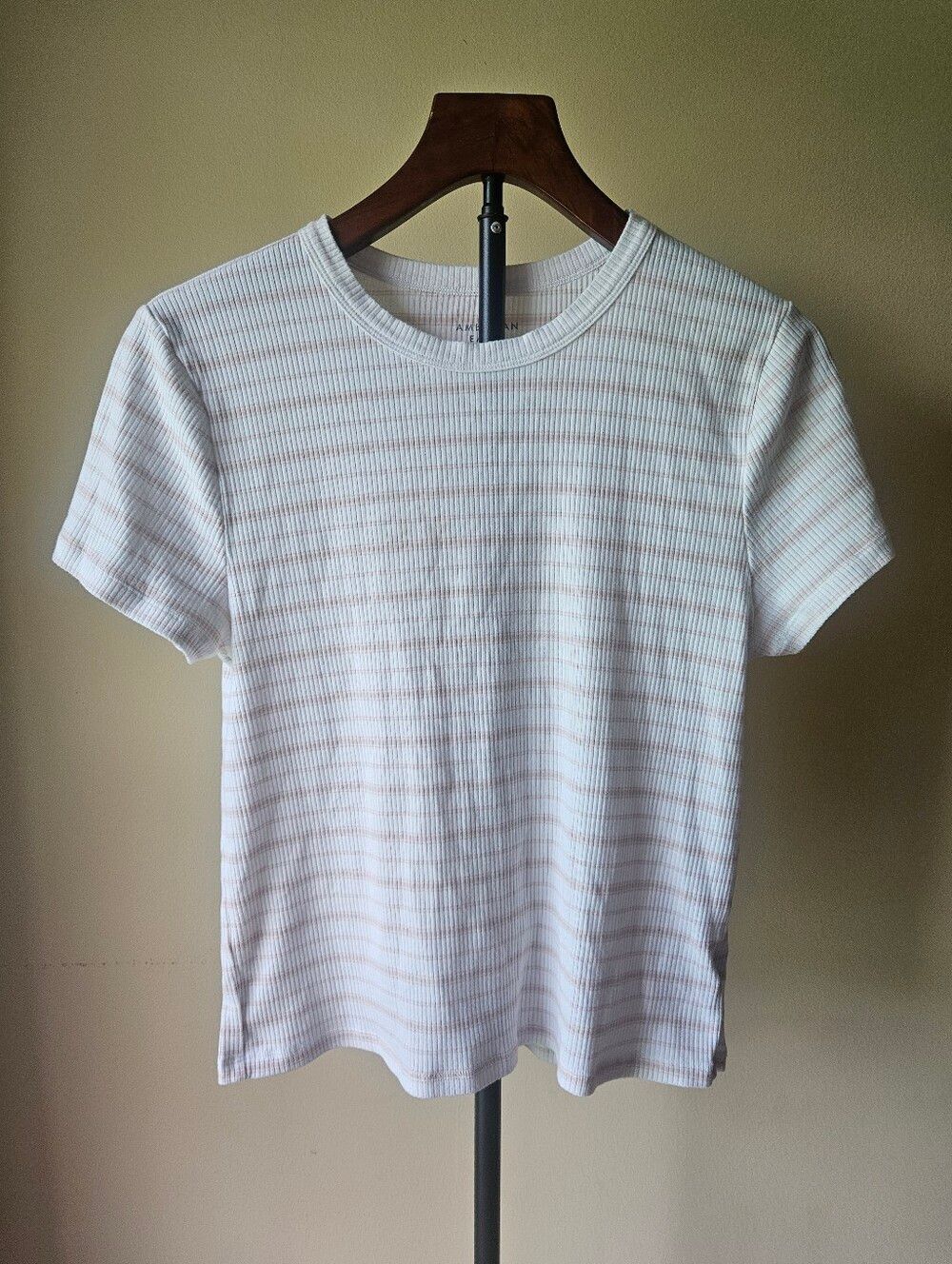 American Eagle Outfitters White Tee with Beige Stripes Size XL
